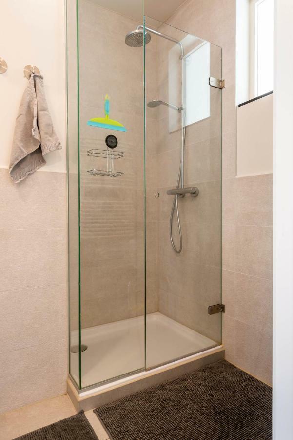 Modern Apartment With Free Parking Остенде Екстериор снимка